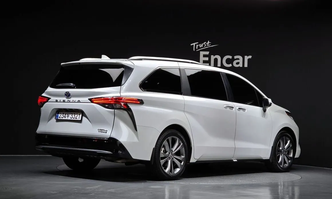 Toyota Sienna — фото 9