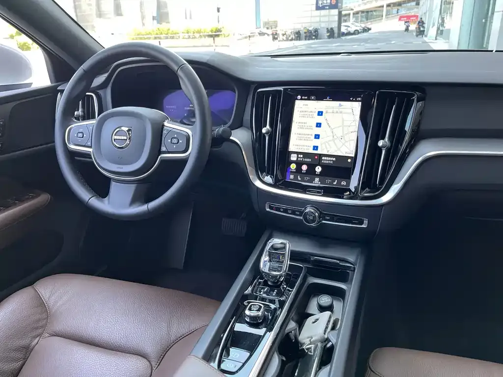 Volvo S60 — фото 10