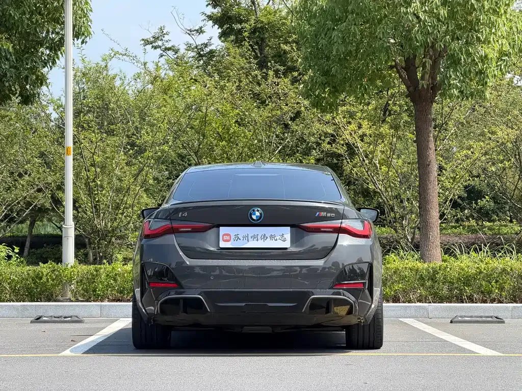BMW i4 — фото 9