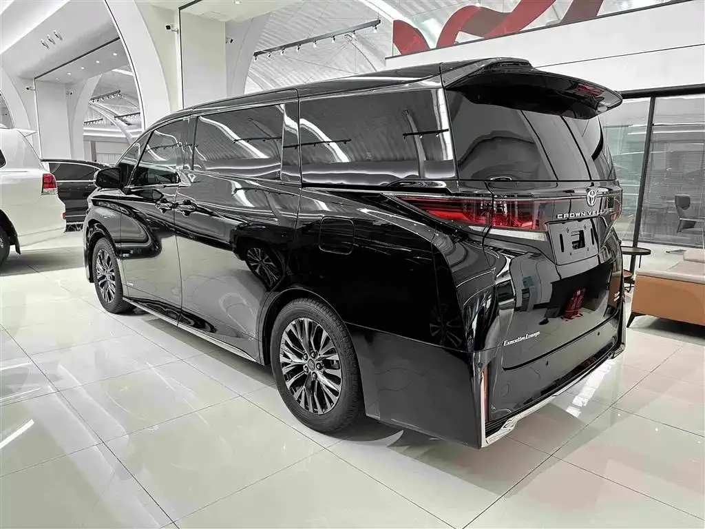 Toyota Vellfire — фото 3