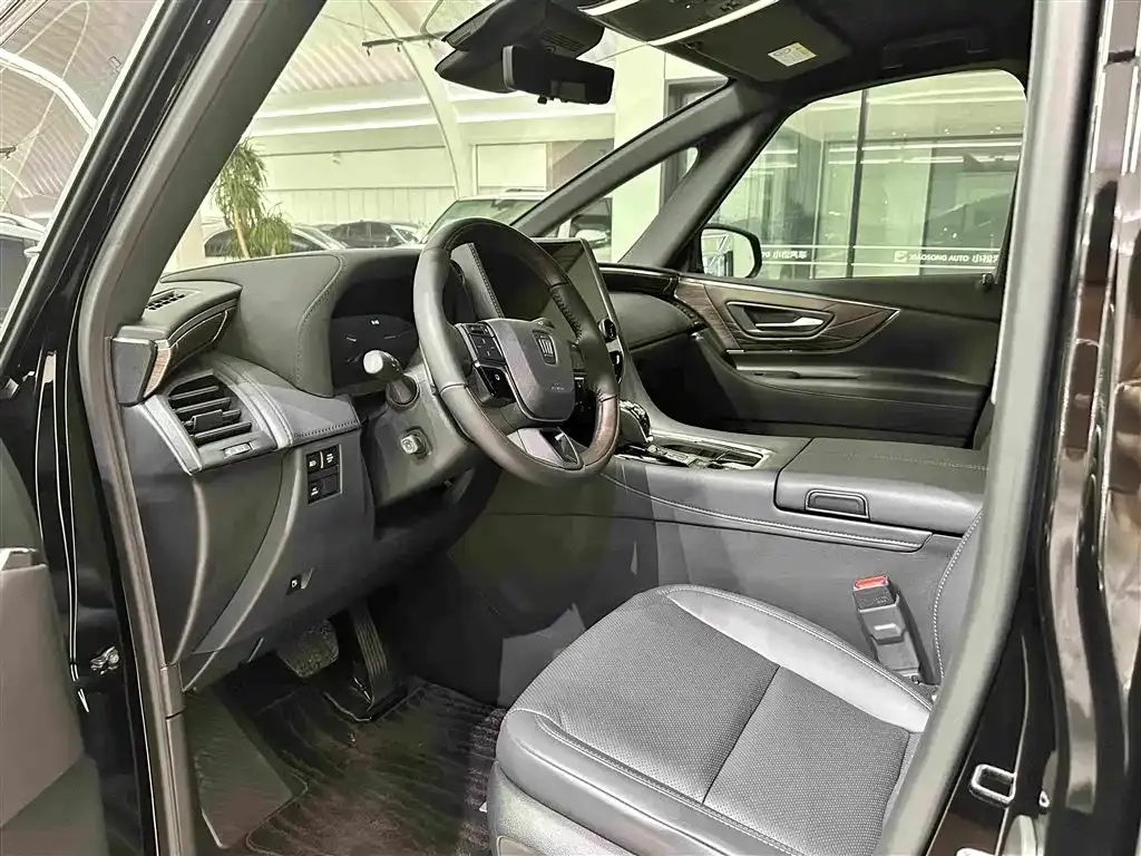 Toyota Vellfire — фото 4