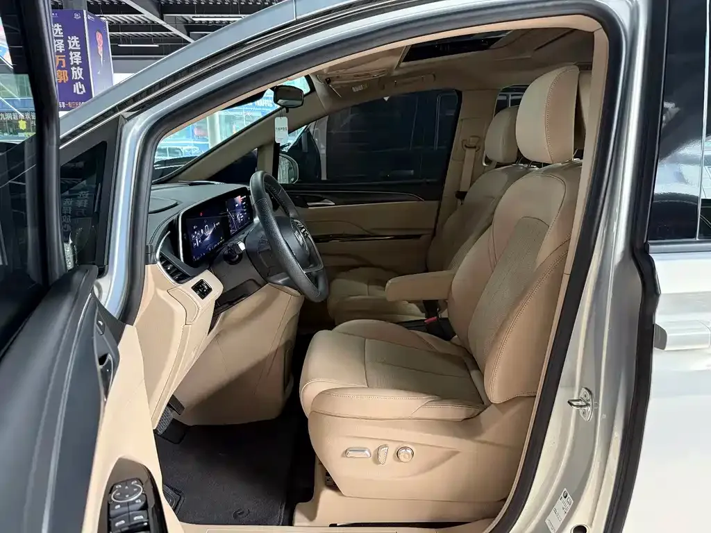 Buick GL8 Hybrid — фото 10