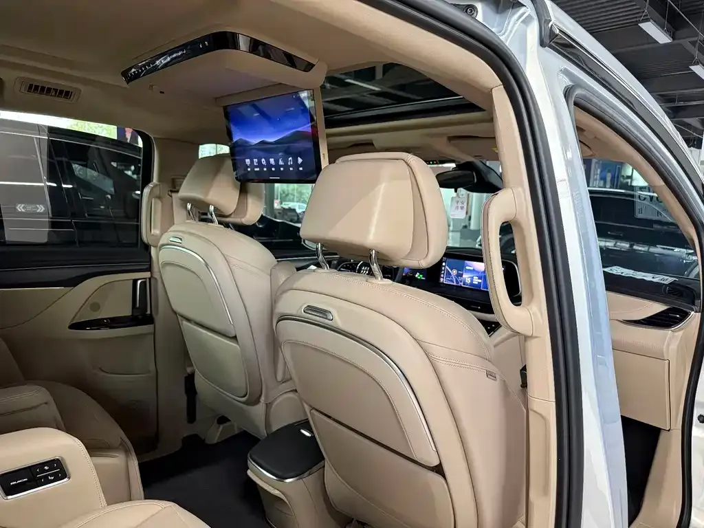 Buick GL8 Hybrid — фото 9