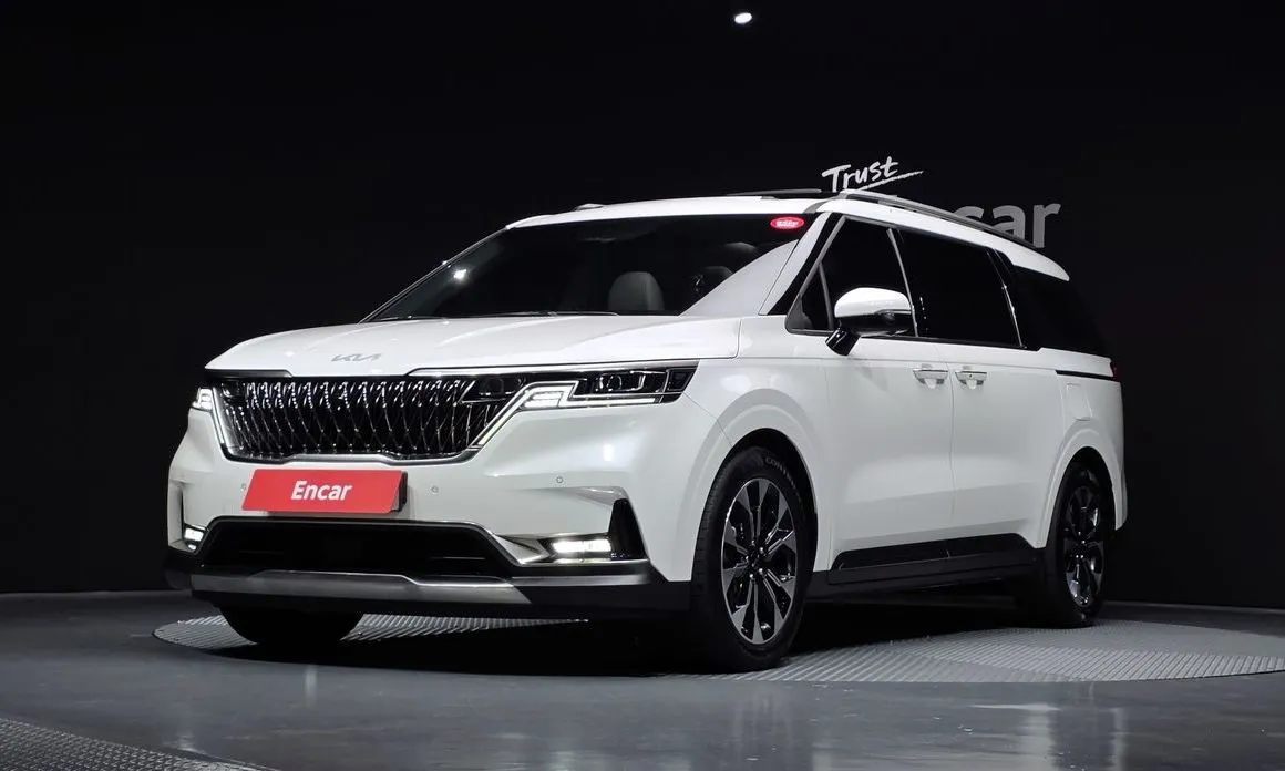 Kia Carnival — фото 1