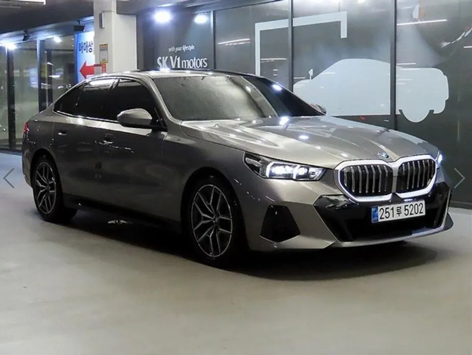 BMW 5-Series — фото 1