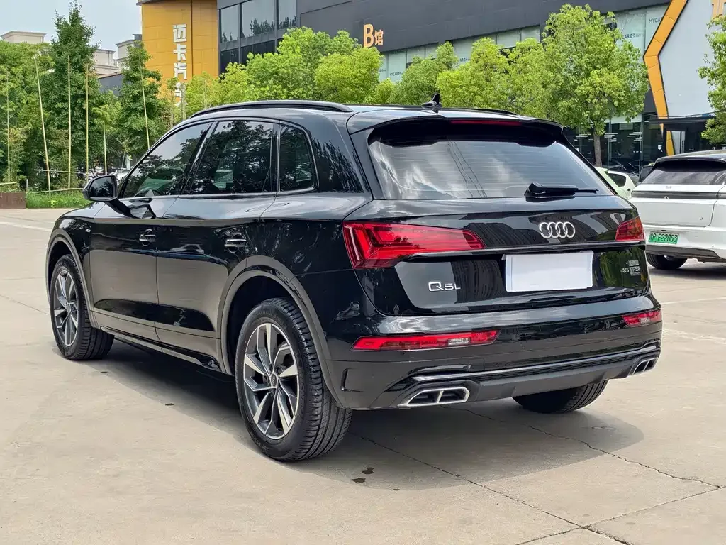 Audi Q5L — фото 7