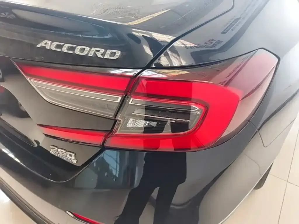 Honda Accord — фото 10