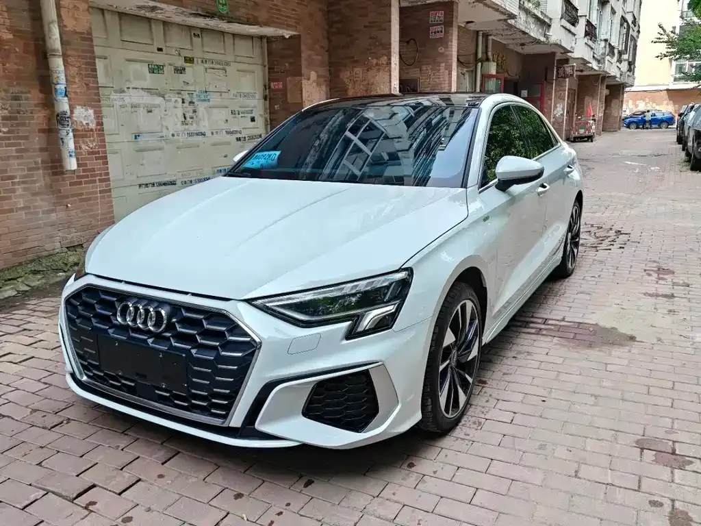 Audi A3 — фото 1