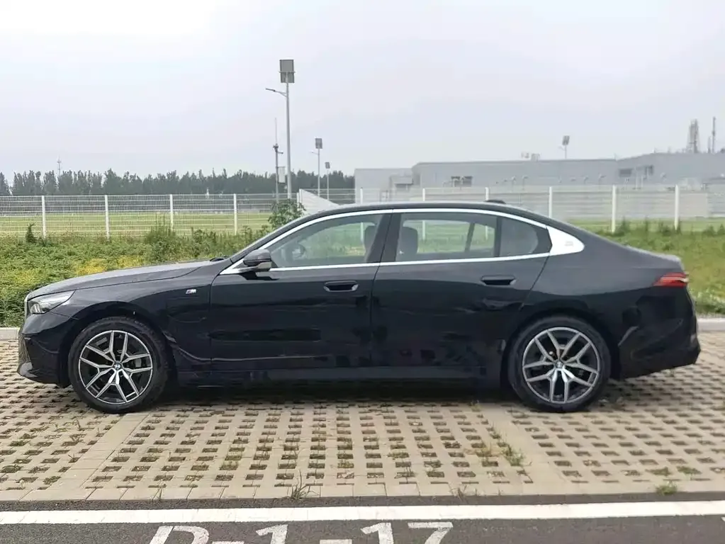 BMW i5 — фото 10