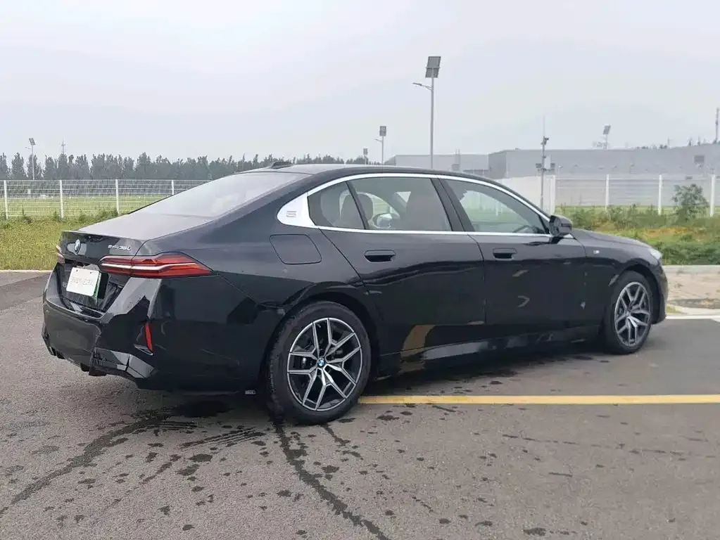 BMW i5 — фото 3