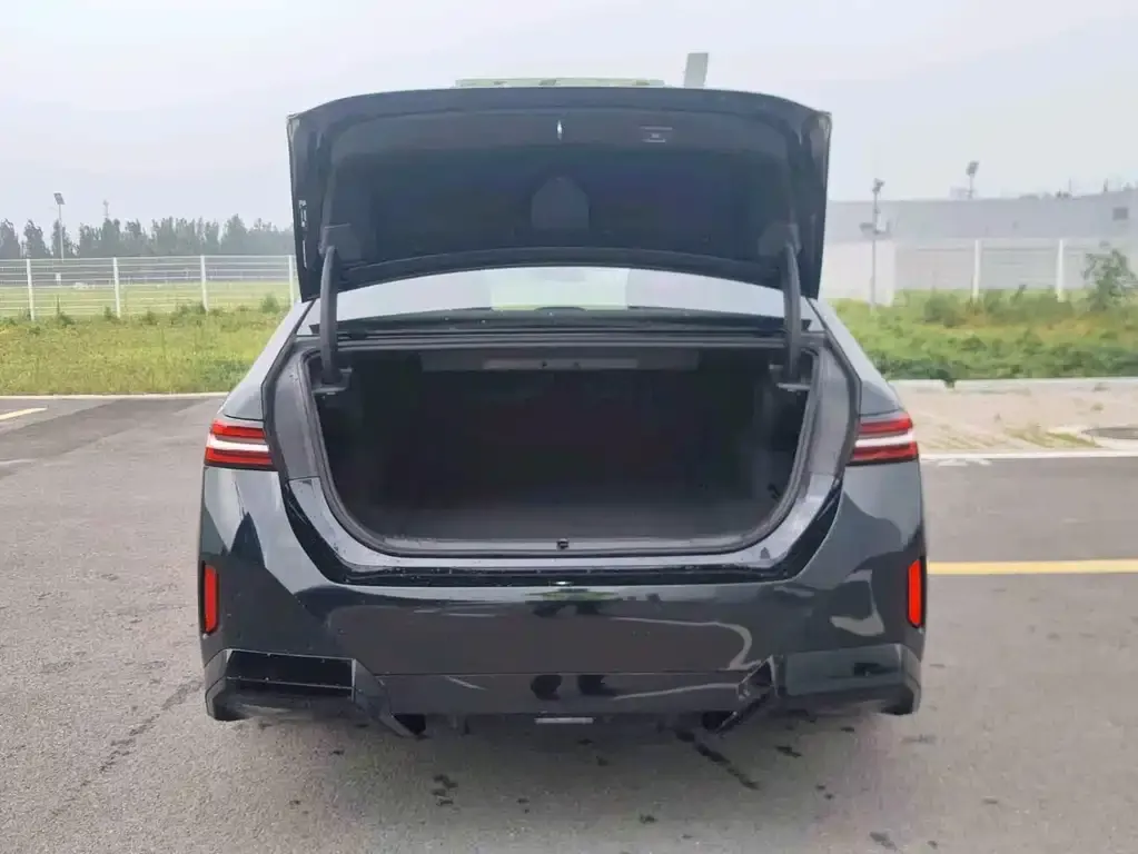 BMW i5 — фото 2
