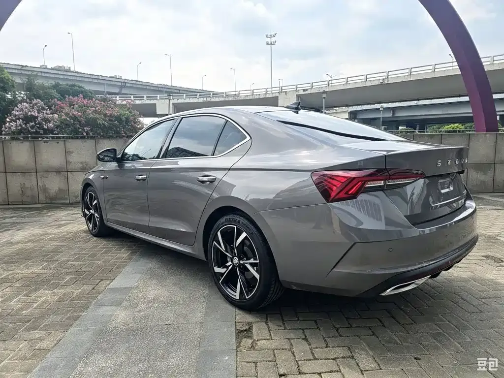 Skoda Octavia — фото 10