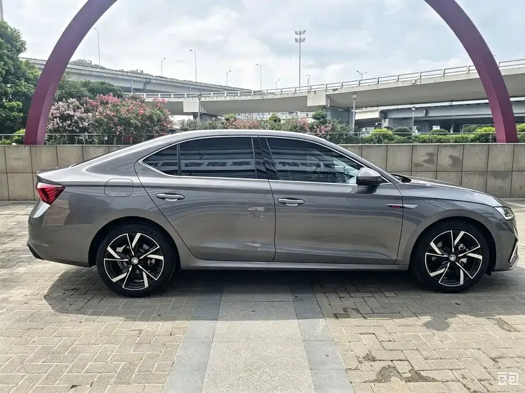Skoda Octavia — фото 5