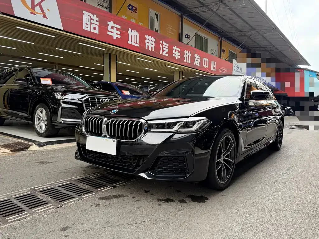 BMW 5 Series — фото 1