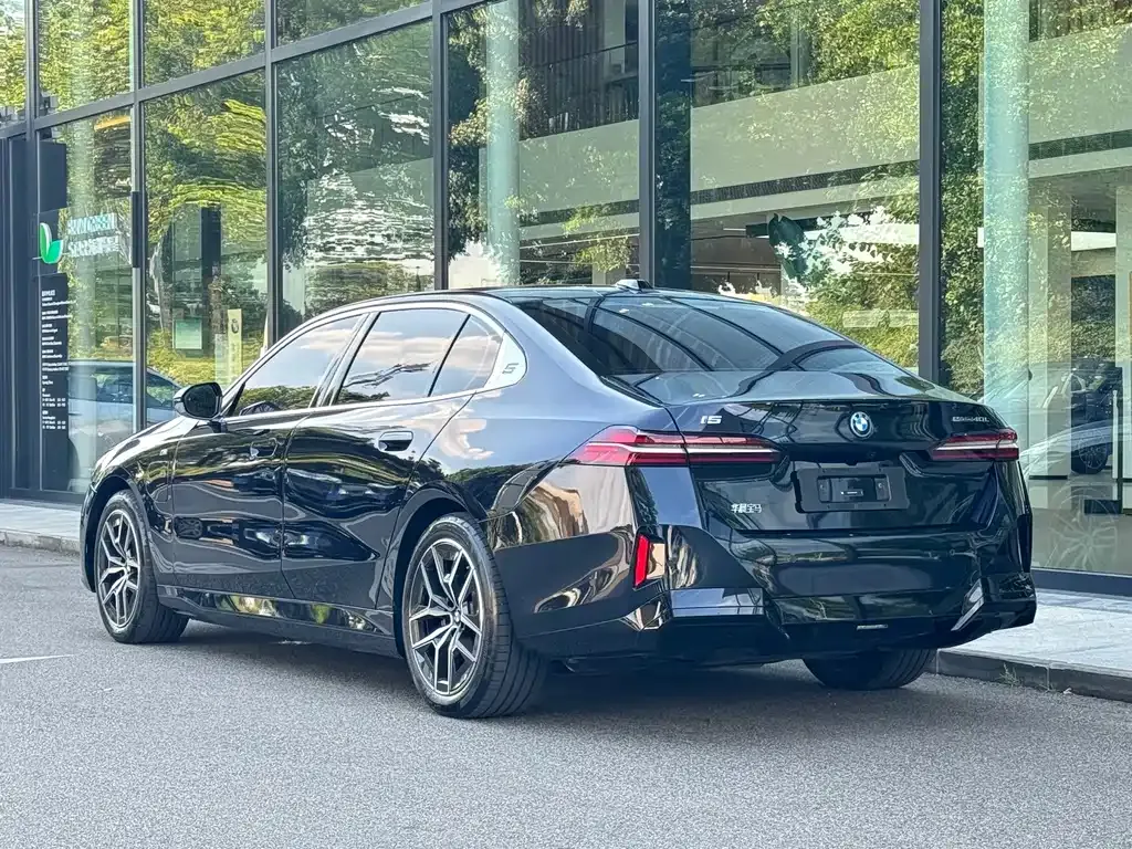 BMW i5 — фото 9