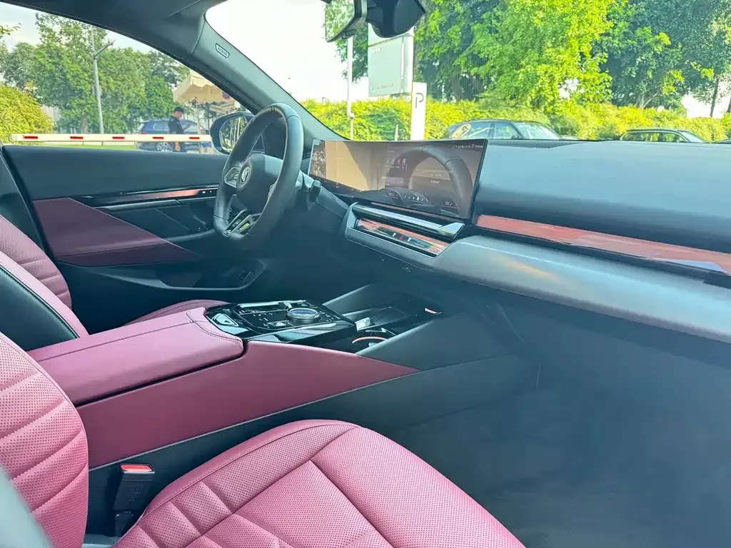 BMW i5 — фото 10