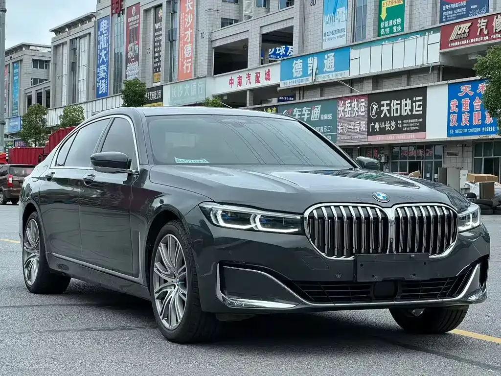 BMW 7 Series — фото 9