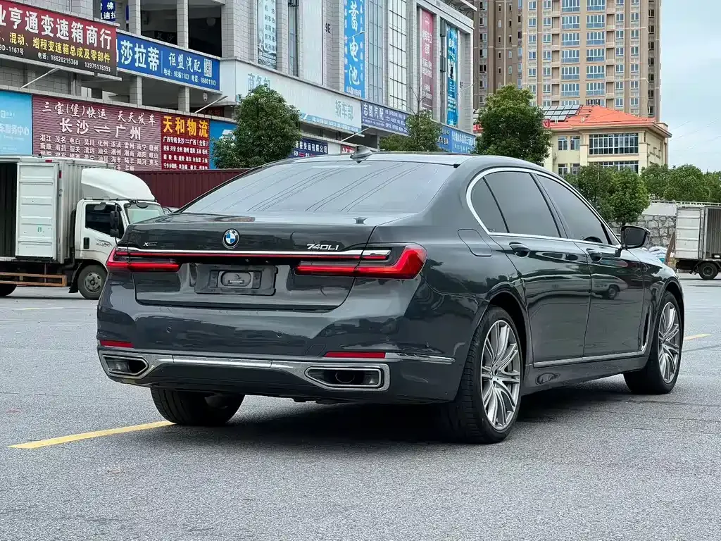 BMW 7 Series — фото 6