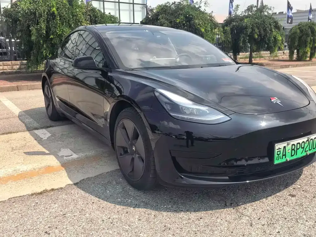Tesla Model 3 — фото 9
