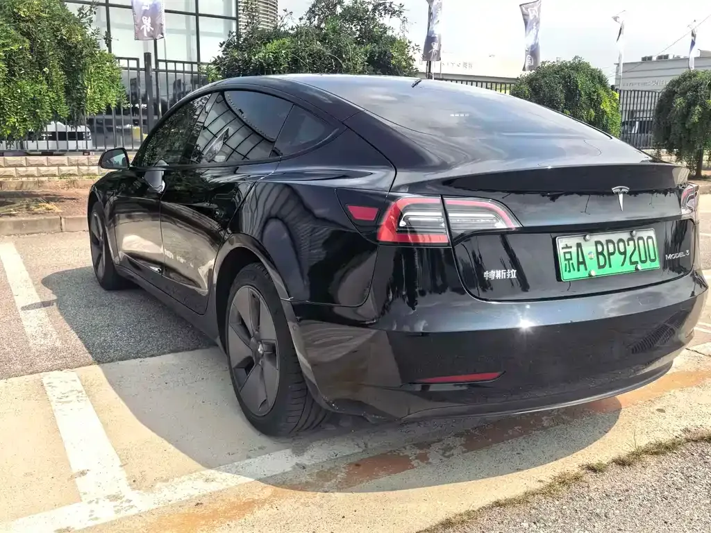 Tesla Model 3 — фото 6