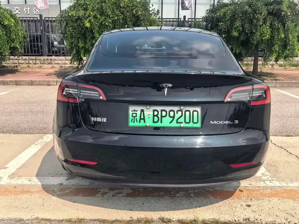 Tesla Model 3 — фото 4