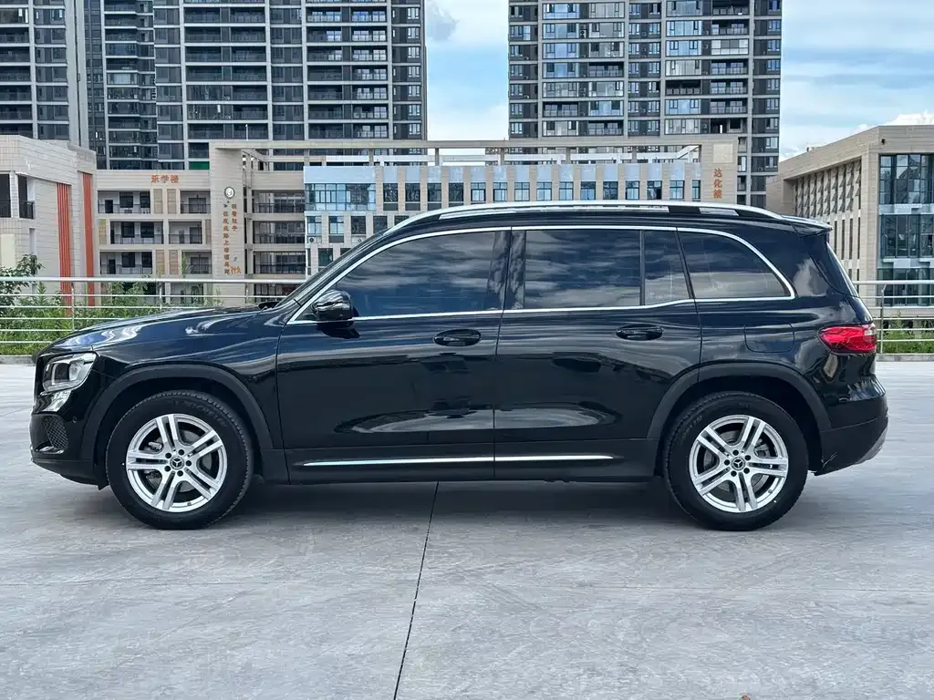 Mercedes-Benz GLB — фото 10