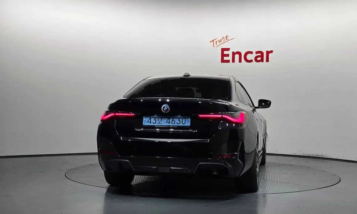 BMW i4 — фото 10