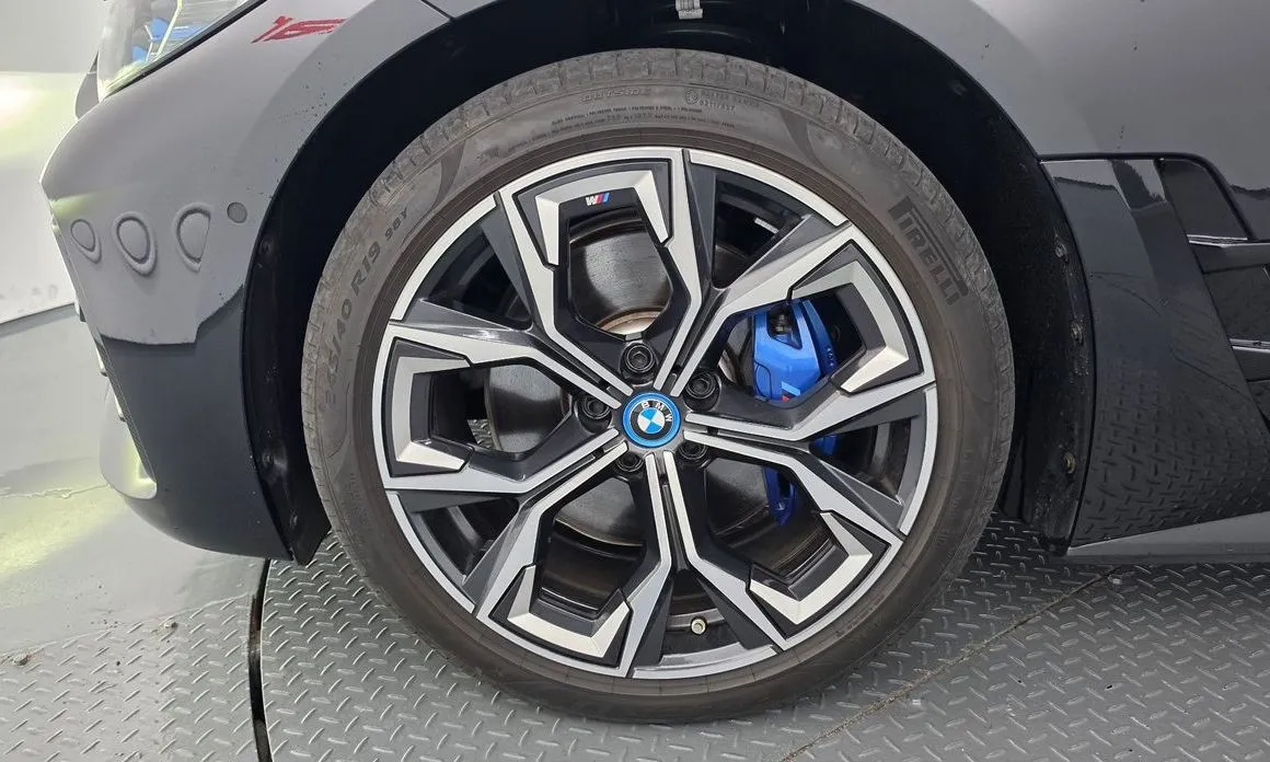 BMW i4 — фото 6