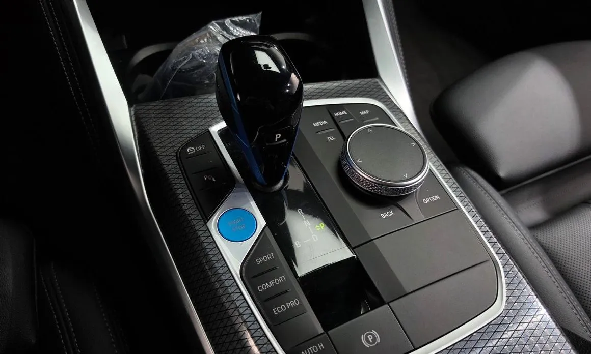 BMW i4 — фото 4