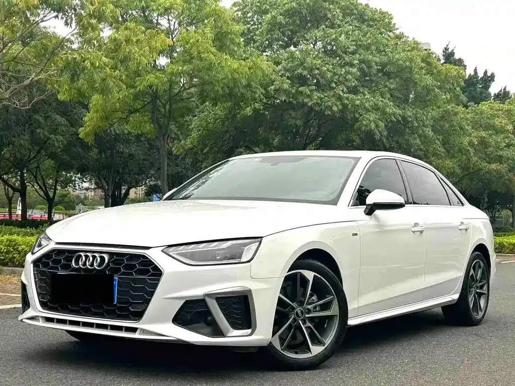 Audi A4L — фото 1