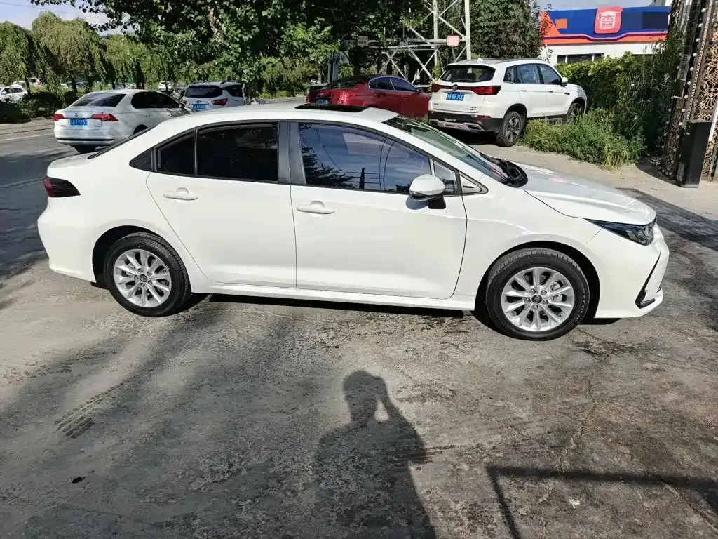 Toyota Corolla — фото 6