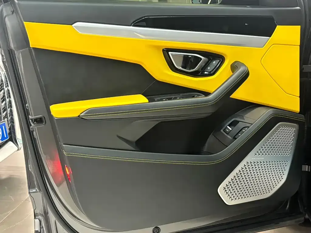 Lamborghini Urus — фото 3