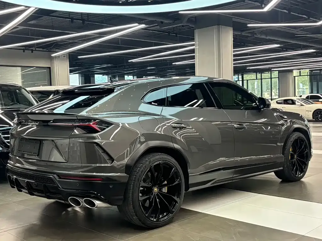 Lamborghini Urus — фото 9
