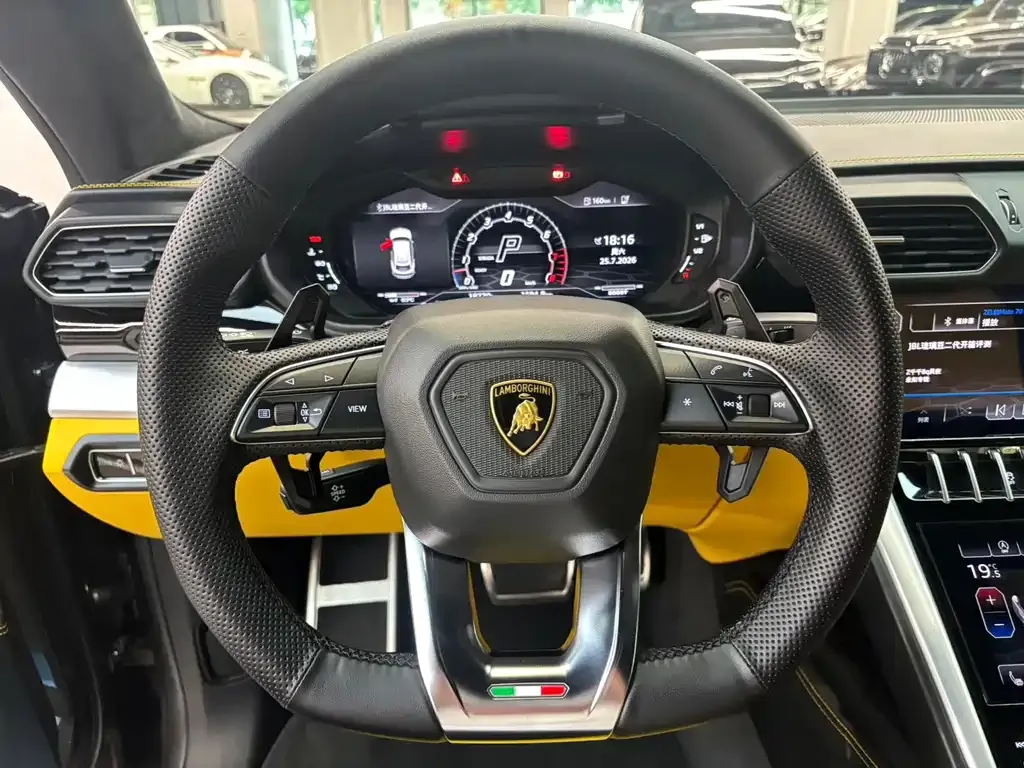 Lamborghini Urus — фото 10