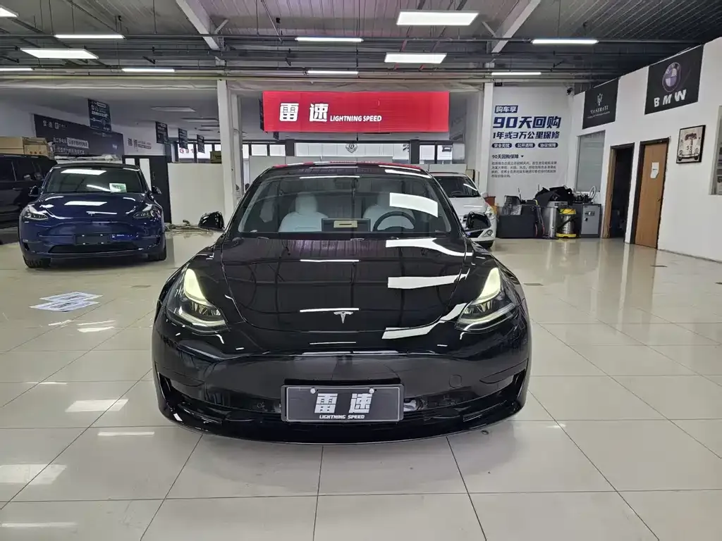 Tesla Model 3 — фото 10