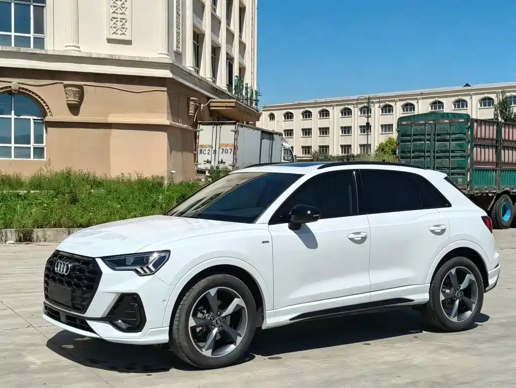 Audi Q3 — фото 1