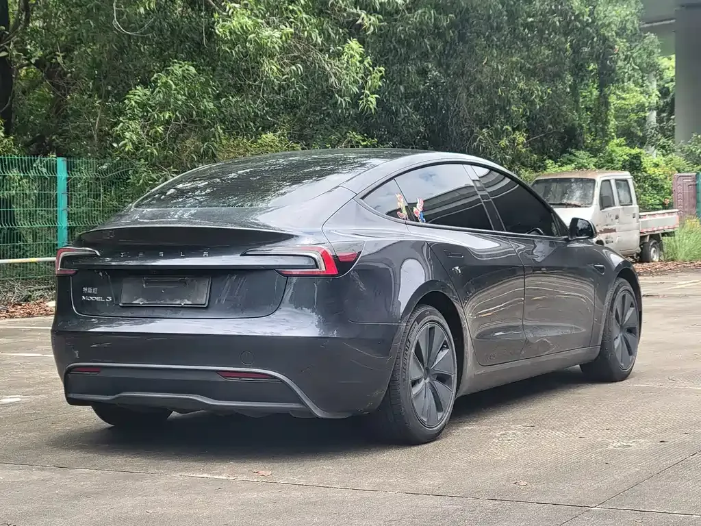 Tesla Model 3 — фото 8