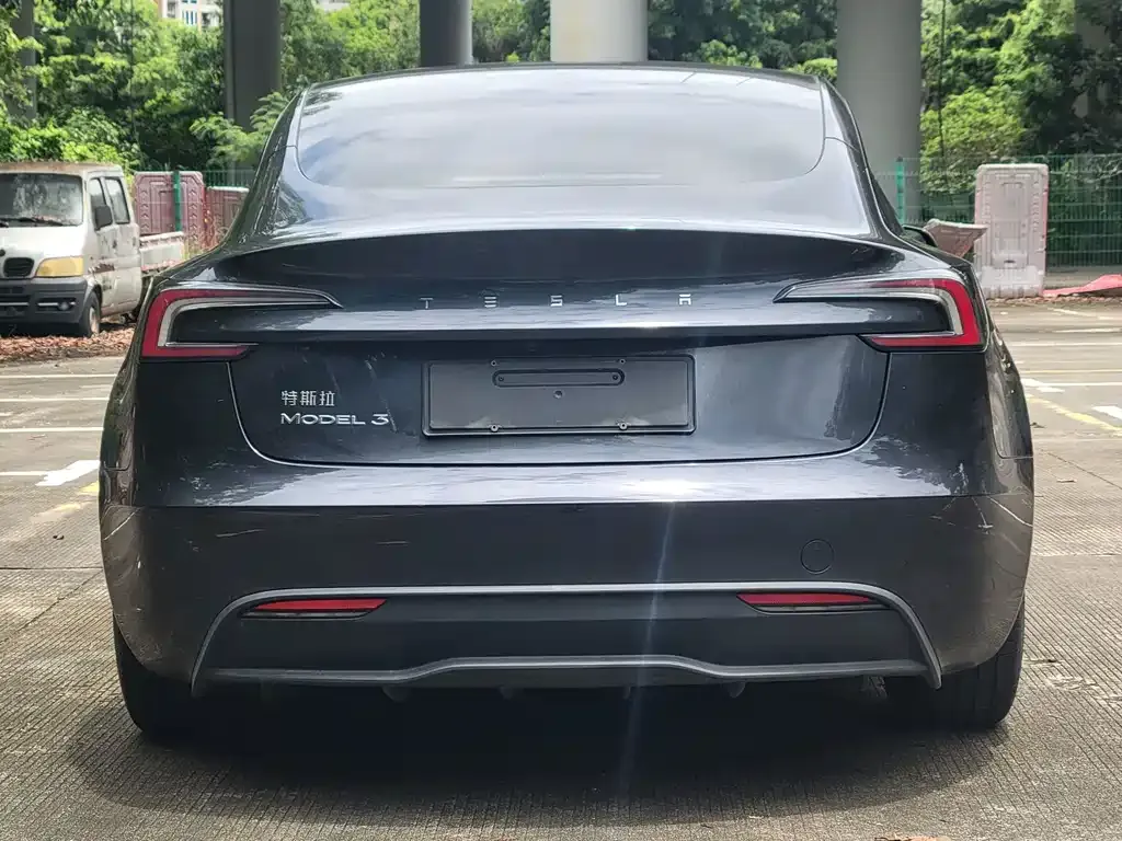 Tesla Model 3 — фото 7