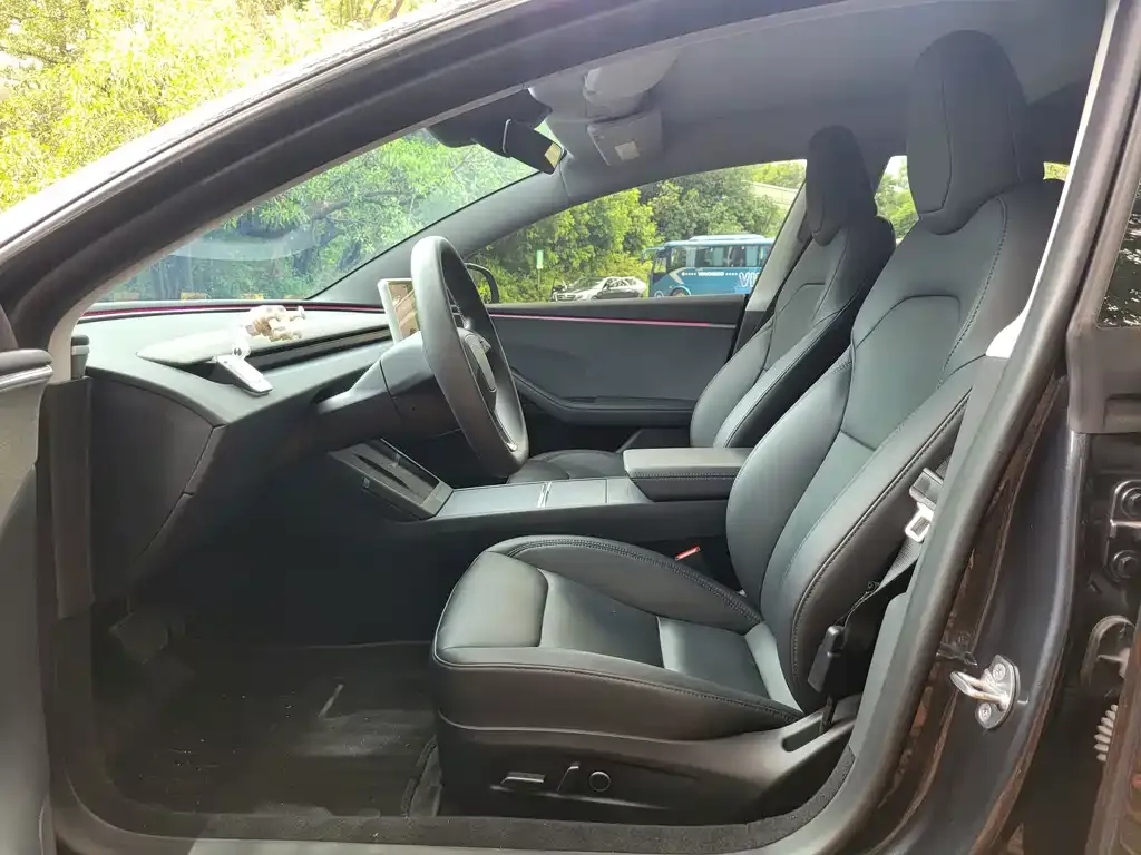 Tesla Model 3 — фото 6