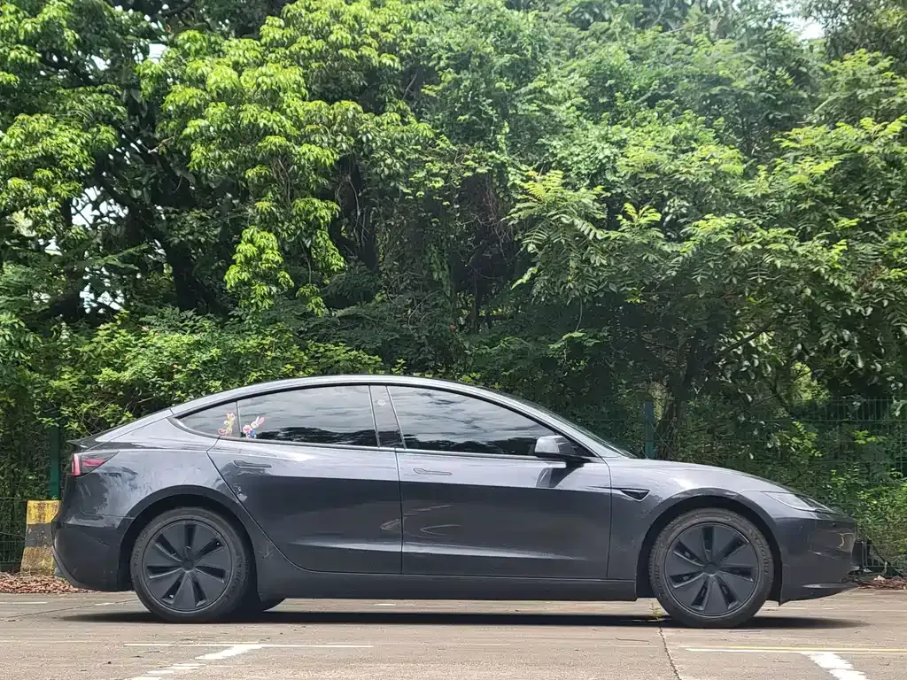Tesla Model 3 — фото 9