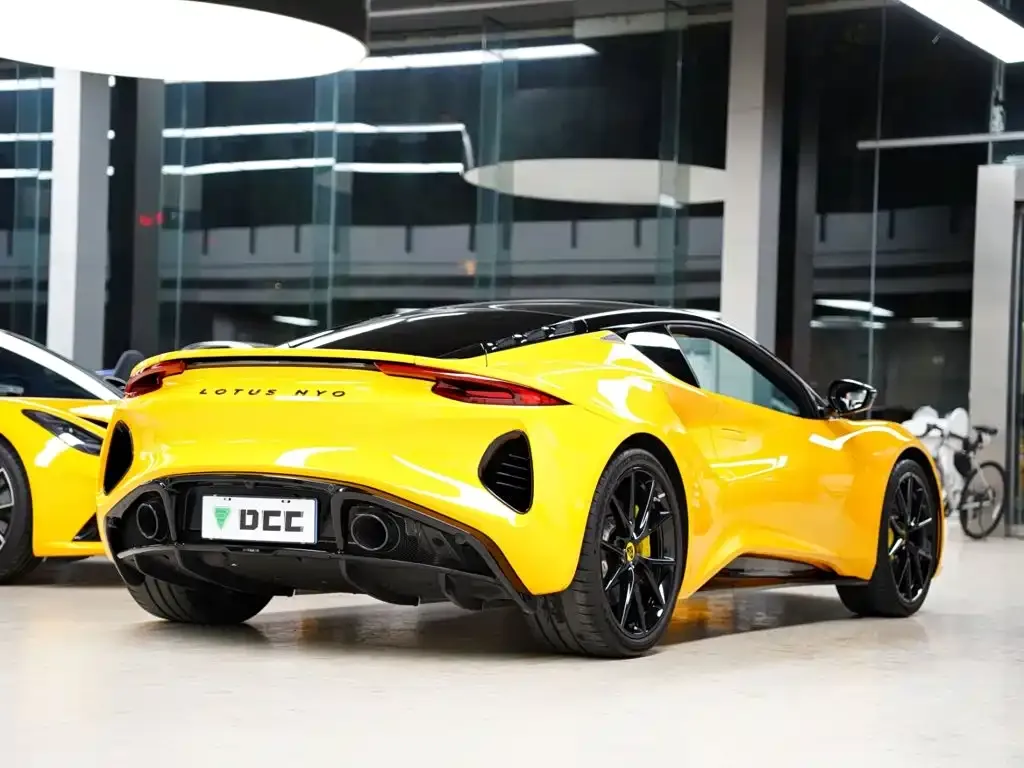 Lotus Emira — фото 10