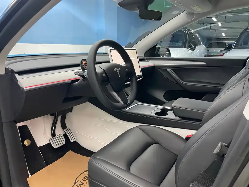 Tesla Model Y — фото 10