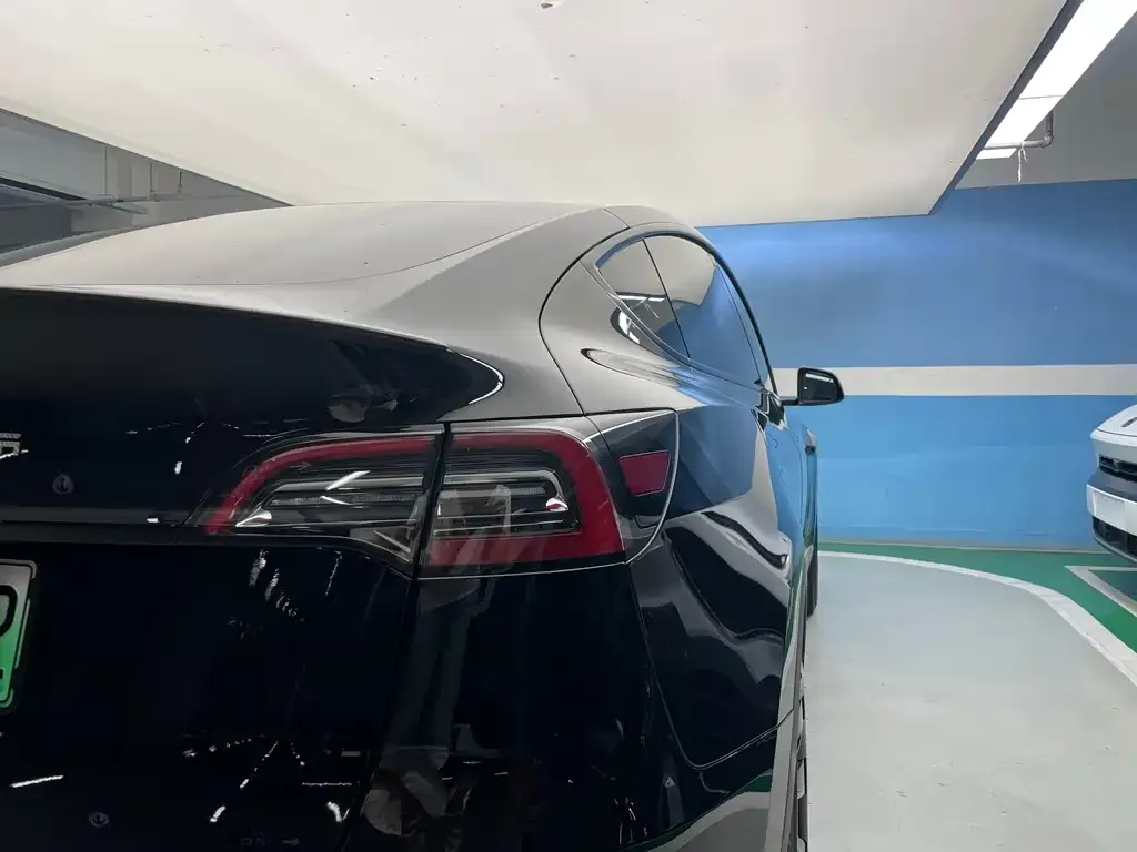 Tesla Model Y — фото 9