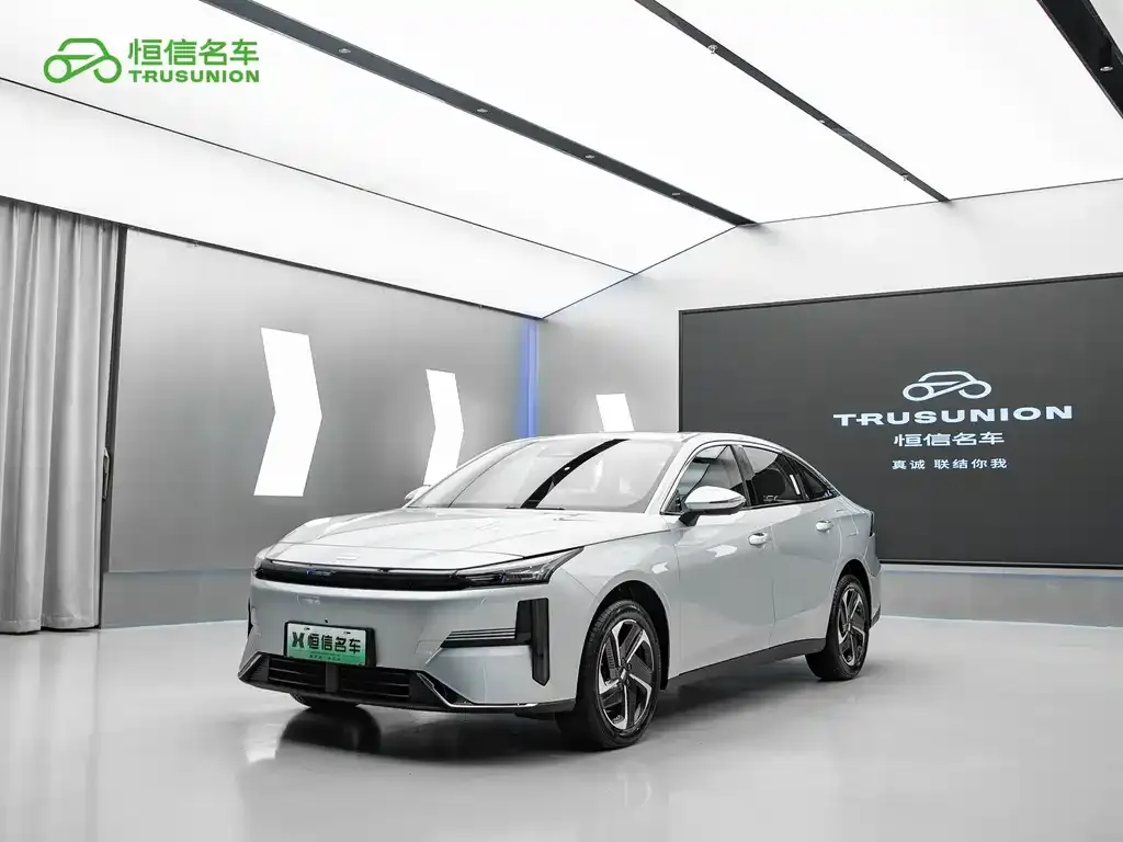 Geely Galaxy L6 — фото 1