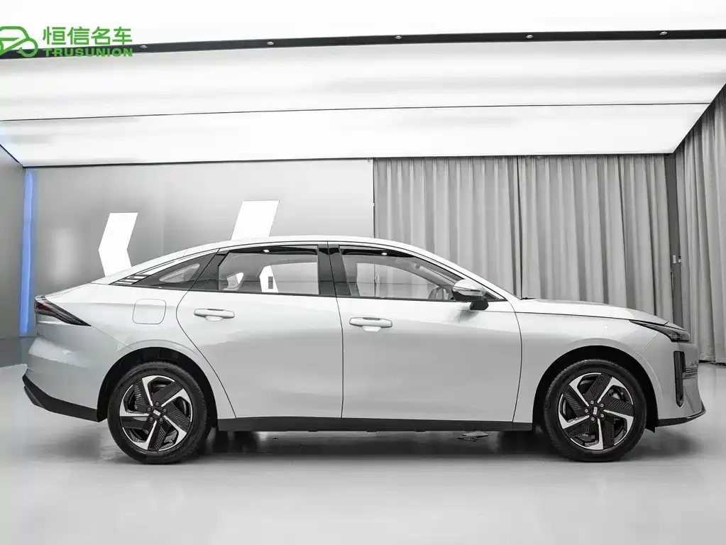 Geely Galaxy L6 — фото 5