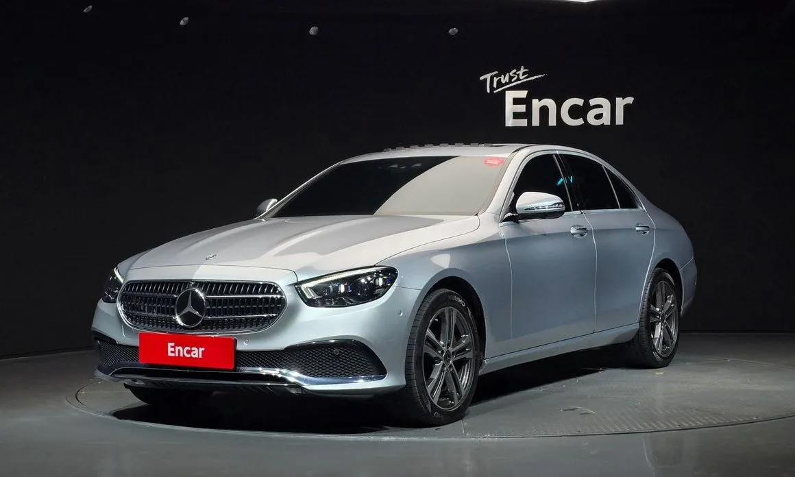 Mercedes-Benz E-Class — фото 1