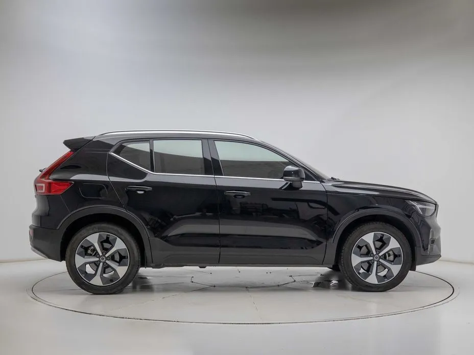 Volvo XC40 — фото 9