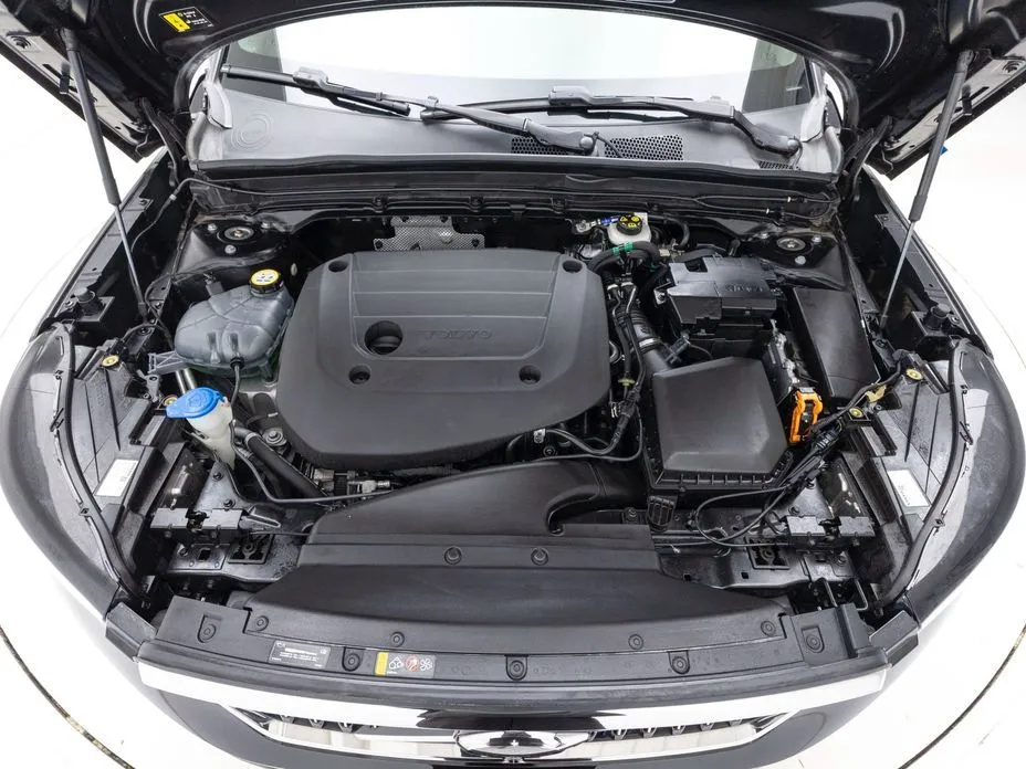 Volvo XC40 — фото 10