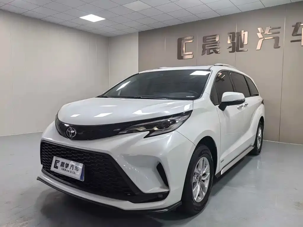 Toyota Granvia — фото 1