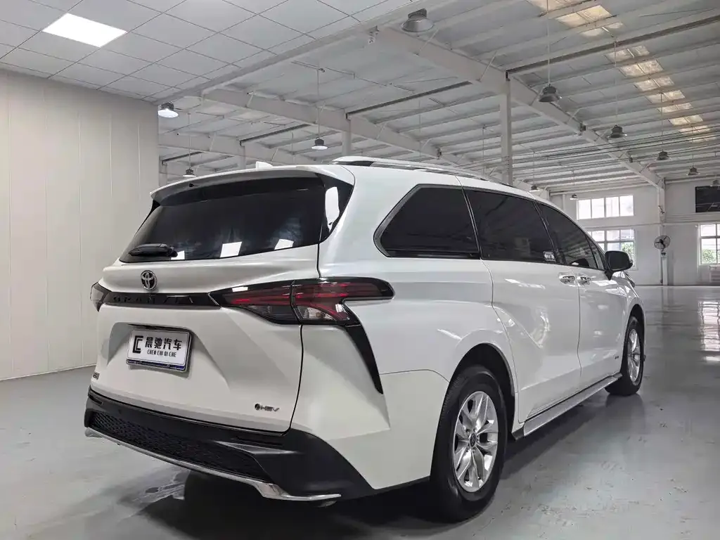 Toyota Granvia — фото 9